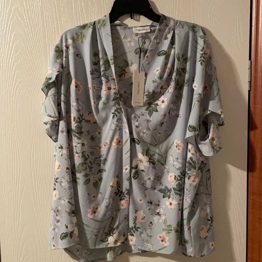 New Women’s Calvin Klein shirt